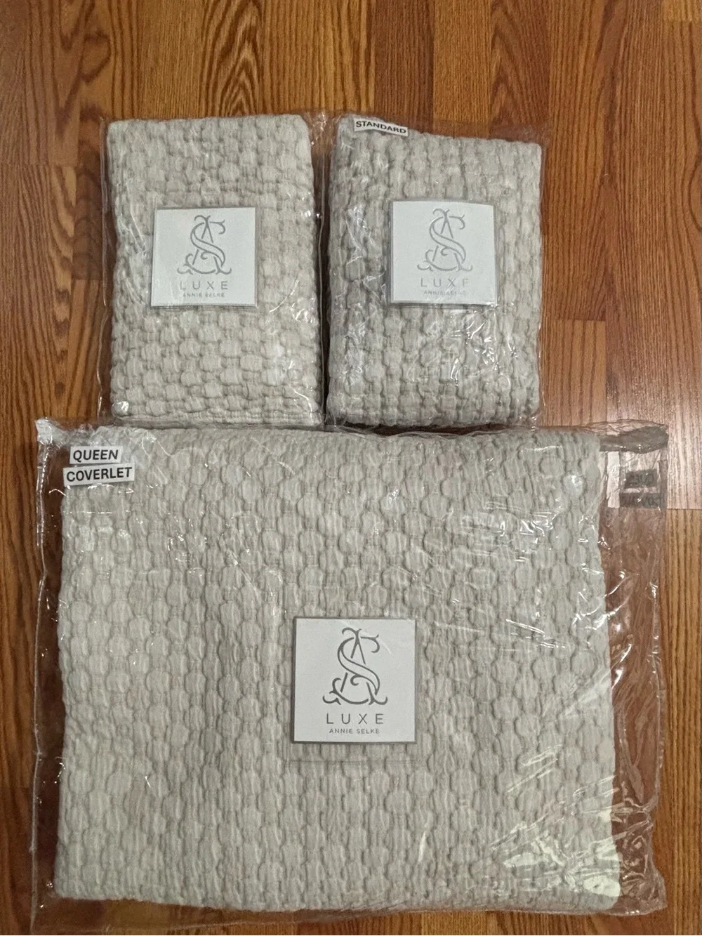 Annie Selke Lodi Luxe Matelasse Coverlet Queen & 2 Standard Shams Set - Sand .